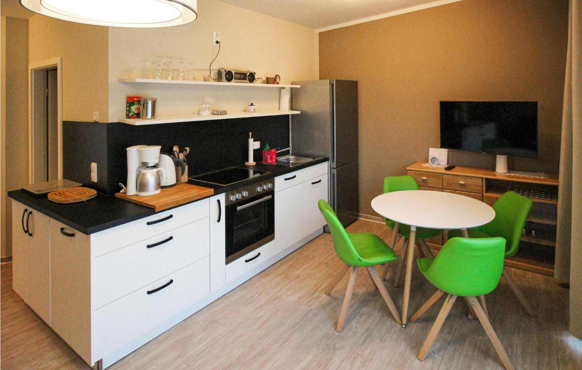 Stunning Apartment In Graal-Mueritz With Kitchen Bagian luar foto